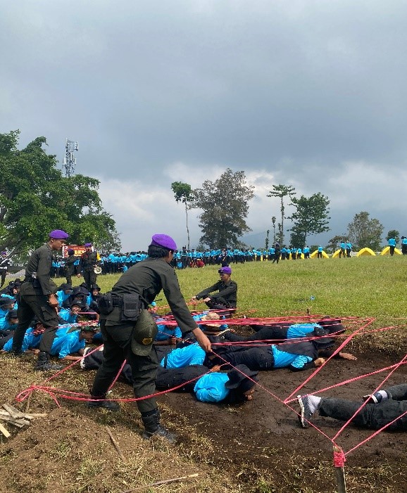 Pelatihan Kepemimpinan Berbasis Disiplin Militer: Peran Edukatif Resimen Mahasiswa Mahawarman Batalyon XI UPI/RP di LDKS SMK Mahardhika