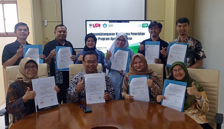 FIP BERI APRESIASI PENERBITAN BUKU BAGI DOSEN YANG TELAH MENYELESAIKAN PROGRAM DOKTOR