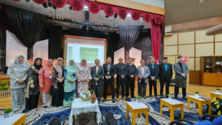 Guru Besar FPBS UPI dan Mahasiswa Raih Prestasi di Kegiatan Mastera 2024