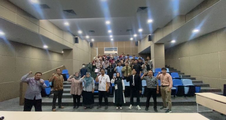 Direktur Direktorat Kemahasiswaan UPI Melepas Kontingen Pimnas UPI Ke UNAIR, Surabaya