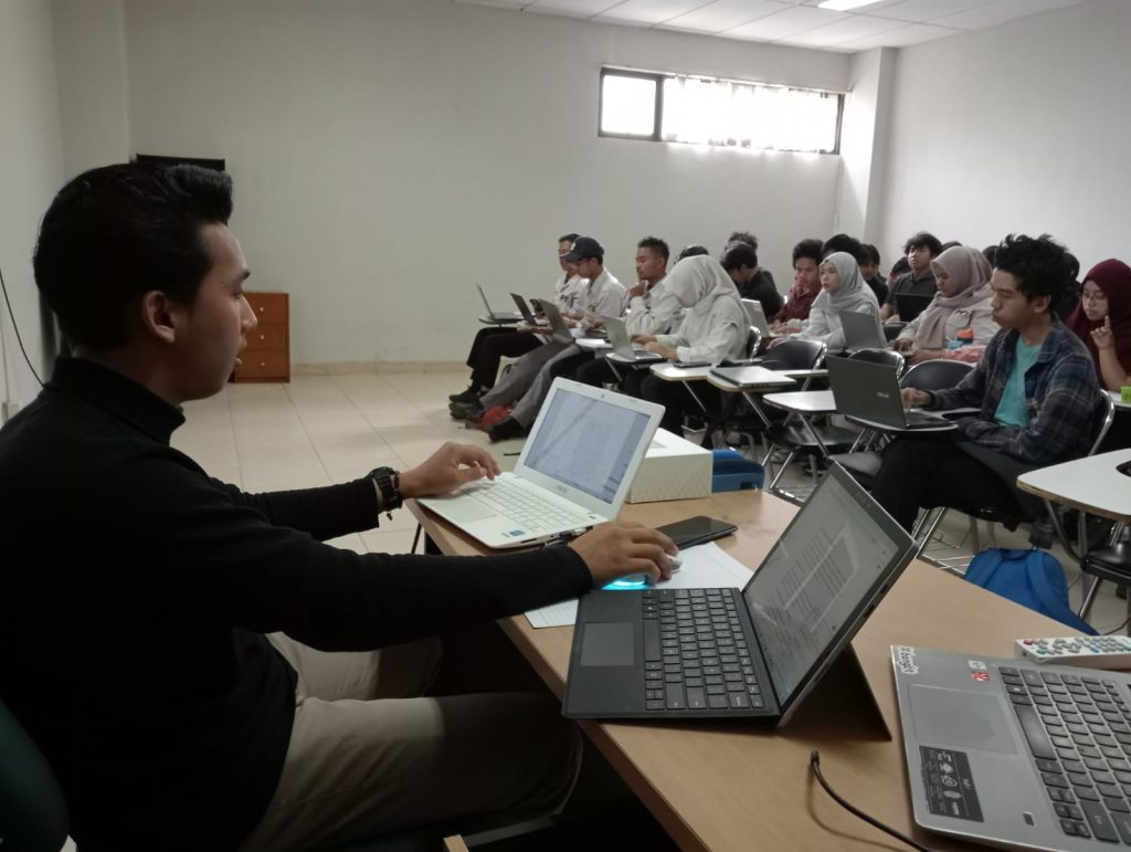 Unlock the Secrets of AI Chatbots: How a Workshop at Universitas Pendidikan Indonesia is Revolutionizing the Future of Education