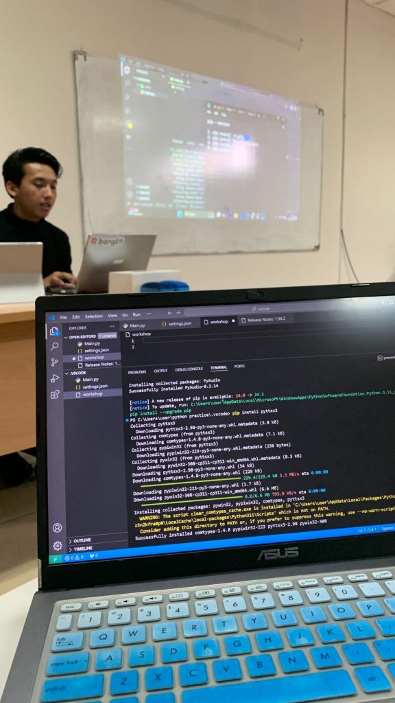 Unlock the Secrets of AI Chatbots: How a Workshop at Universitas Pendidikan Indonesia is Revolutionizing the Future of Education
