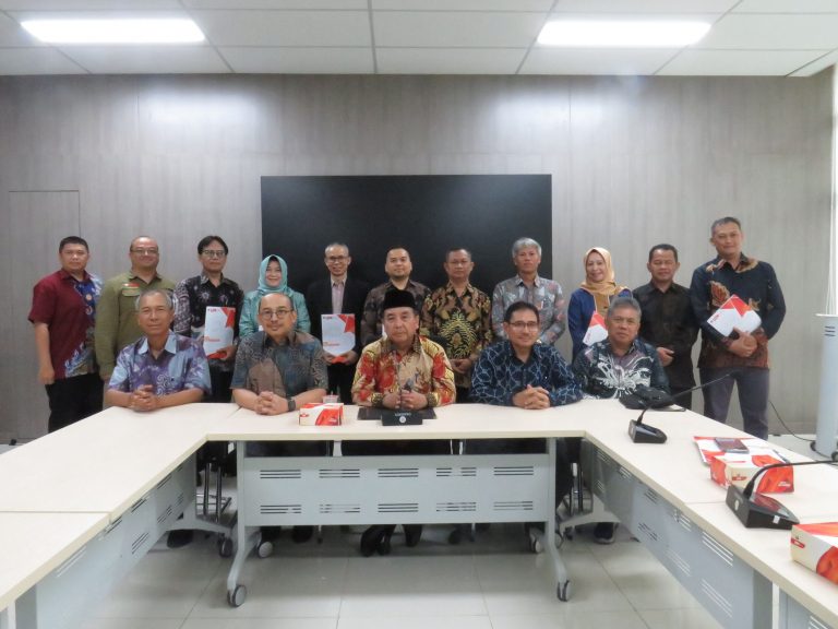 Lima Dosen UPI Terima SK Guru Besar: Energi Baru dalam Riset dan Publikasi Ilmiah