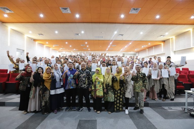 224 Pegawai UPI Terima SK Pengangkatan Pegawai Tetap