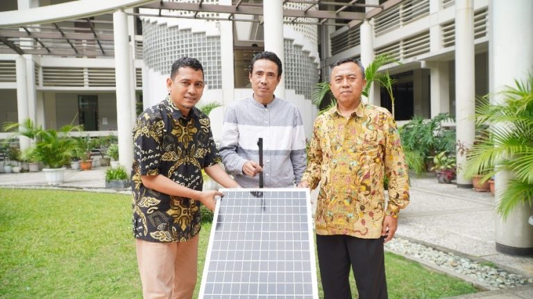 Dosen Fisika UPI kembangkan alat Simulator Listrik Bersumber Energi Surya Portable melalui Program Hilirisasi Produk Inovasi
