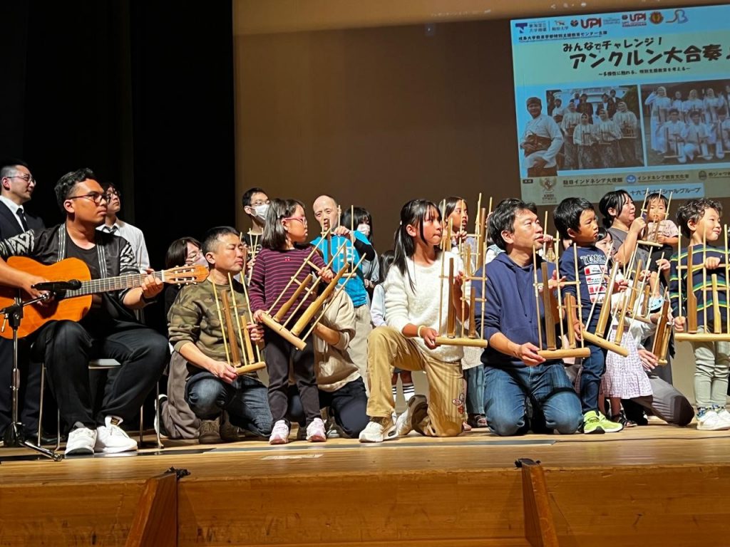 International Community Service: UPT Kebudayaan UPI Tampilkan Angklung untuk Disabilitas di Jepang