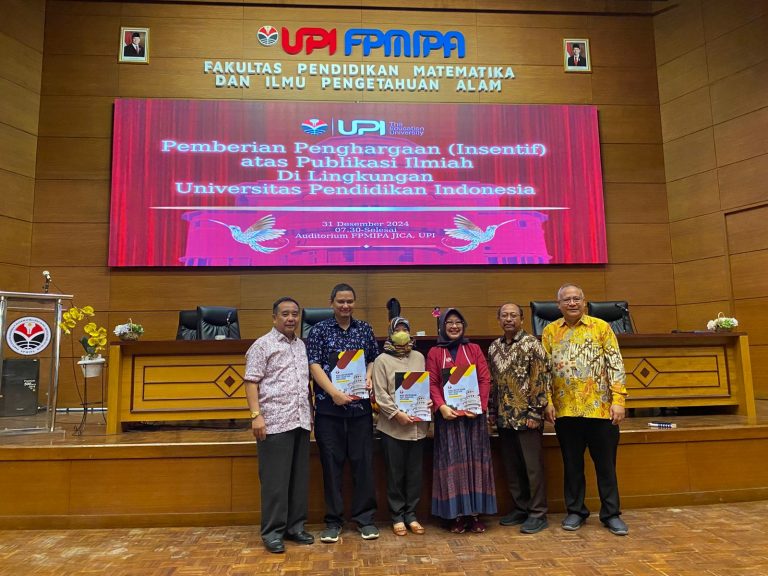 Keren : Profesor Ratih Hurriyati Raih Penghargaan Peringkat 3 Penulis Scopus Terbanyak di UPI