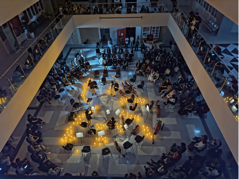 Pertunjukan Musikalisasi Puisi: Kolaborasi Epik Mahasiswa Program Studi Musik FPSD di Gedung Baru Universitas Pendidikan Indonesia