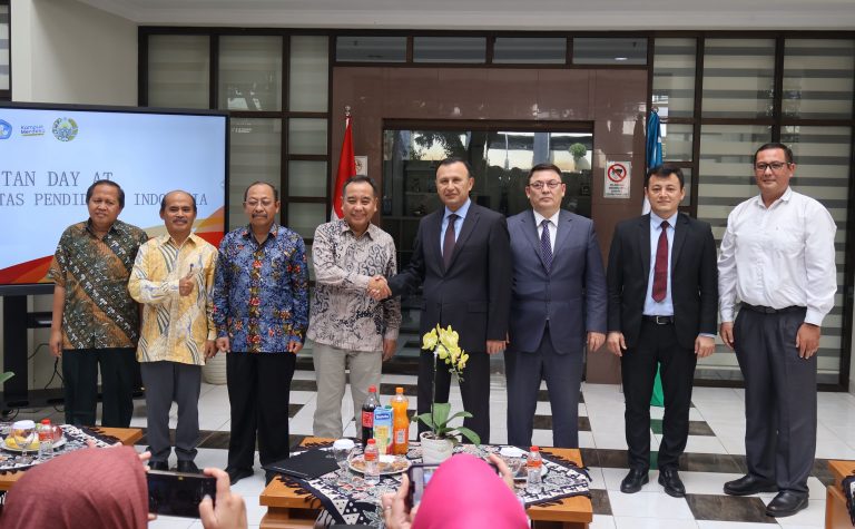 Kunjungan Kedutaan Besar dalam Peringatan Hari Konstitusi Uzbekistan