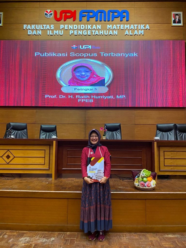 Profesor Ratih Hurriyati Jabat Dekan FPEB UPI Periode 2025-2029, Berikut Profil dan Prestasinya