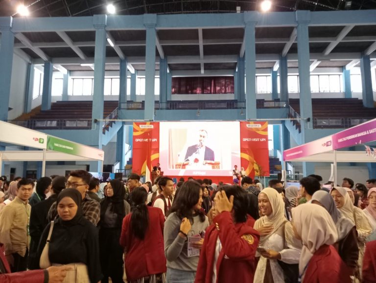 Charting New Horizons: English Language and Literature Study Program Shines at UPI’s Open Visit 2025