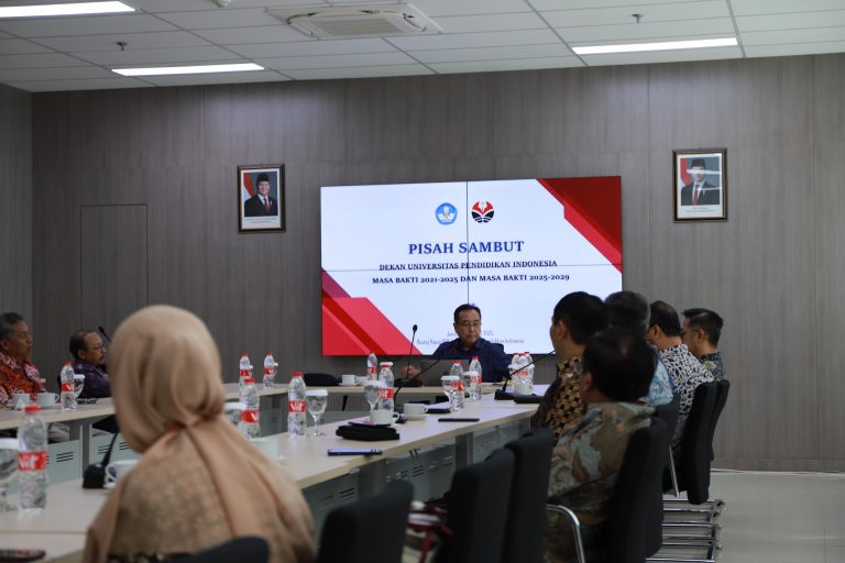 Rektor UPI Hadiri Acara Pisah Sambut Dekan di Lingkungan UPI