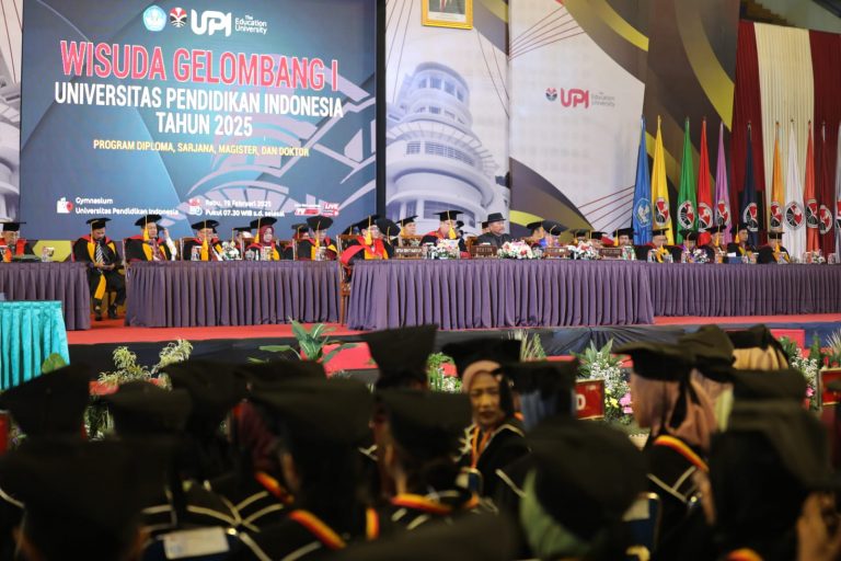 542 Wisudawan Dikukuhkan Pada Wisuda UPI Gelombang I 2025