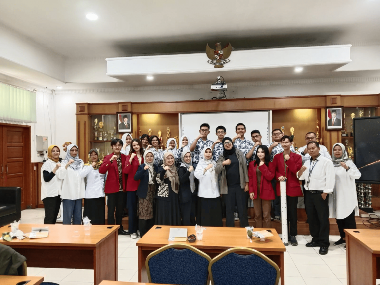 Prodi Fisika dan Pendidikan Fisika FPMIPA UPI Menggulirkan Green Industry dalam Pengelolaan Sampah Sekolah dalam rangkaian kegiatan Pengabdian