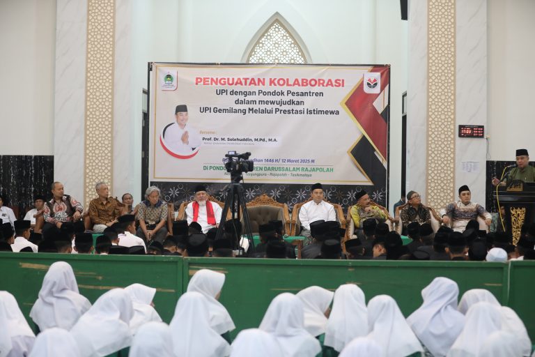 Beri Kuliah Umum di Pondok Pesantren Darussalam Rajapolah Tasikmalaya, Rektor UPI Ingin Wujudkan UPI Gemilang Melalui Prestasi Istimewa
