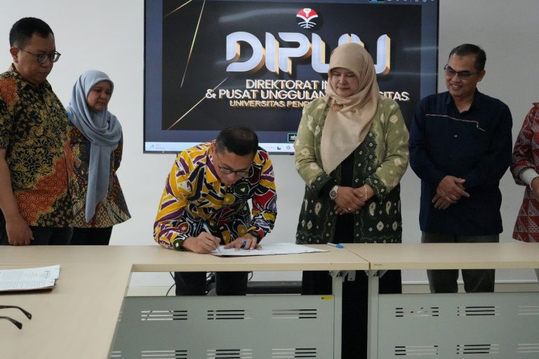 Disperkim Jabar dan DIPUU UPI Tandatangani Perjanjian Kerja Sama untuk Seleksi Tenaga Fasilitator Lapangan dan Koordinator Fasilitator Proyek Rutilahu