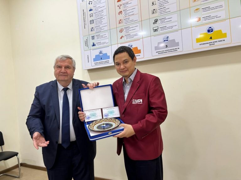 Dosen UPI Mendapat Gelar Professor Kehormatan dari CSPU, Uzbekistan