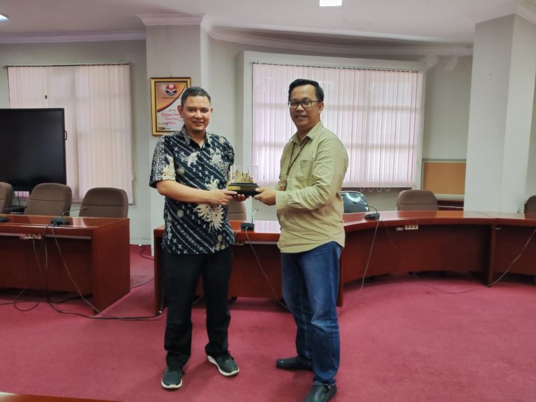Diskusi tentang Pengelolaan Jurnal Bereputasi Internasional, PLN Kunjungi Kantor Jurnal dan Publikasi UPI