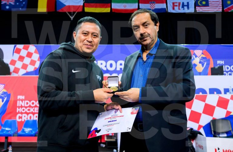 Membanggakan : Begini Kiprah Salman, M.Pd, Dosen FPOK UPI Menjadi Wasit Piala Dunia Hockey Indoor di Kroasia