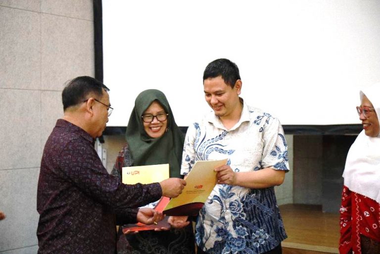 UPI Beri Penghargaan kepada Pengelola Jurnal Terakreditasi SINTA