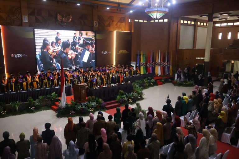 UPI Kukuhkan 23 Guru Besar, Tegaskan Komitmen terhadap Ilmu yang Berdampak