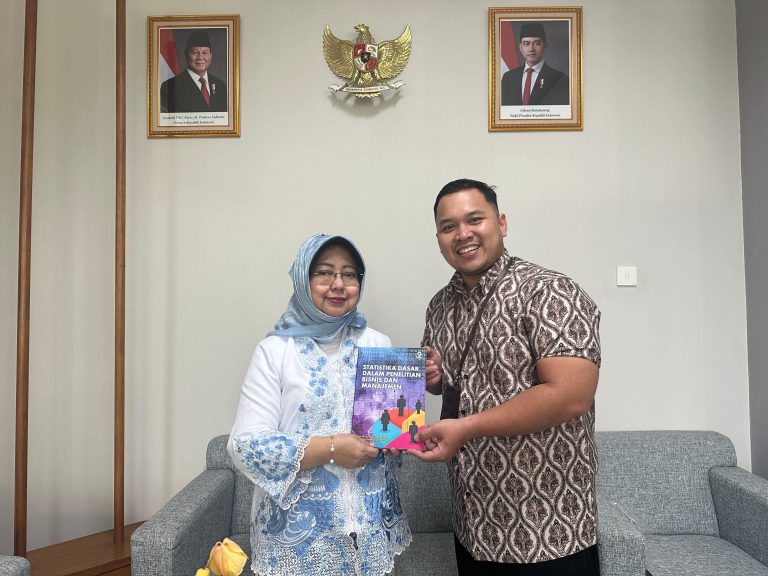 Prof. Dr. Hj. Ratih Hurriyati, M.P.,CSBA dan Ery Adam Primaskara, S.Pd.,MM Luncurkan Buku Statistika Dasar dalam Penelitian Bisnis dan Manajemen