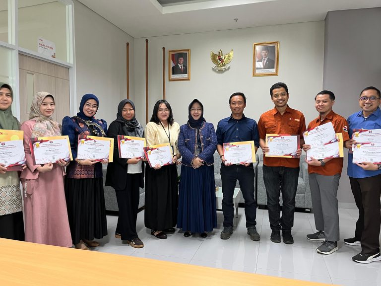 26 Dosen FPEB UPI Terima Penghargaan dari Rektor UPI atas prestasinya sebagai Pengelola Publikasi Jurnal Ilmiah Terakreditasi Kemendiktisaintek 
