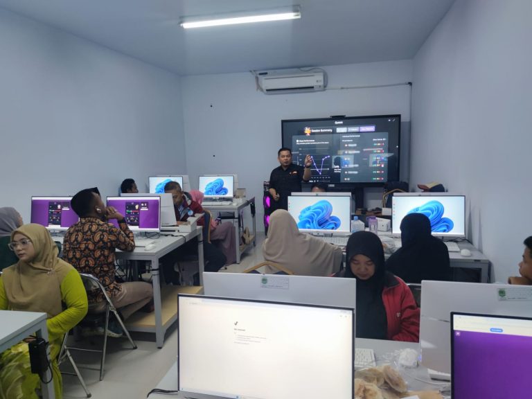 Dosen FPEB UPI Latih Pemasaran Digital bagi 69 UMKM di Majalengka