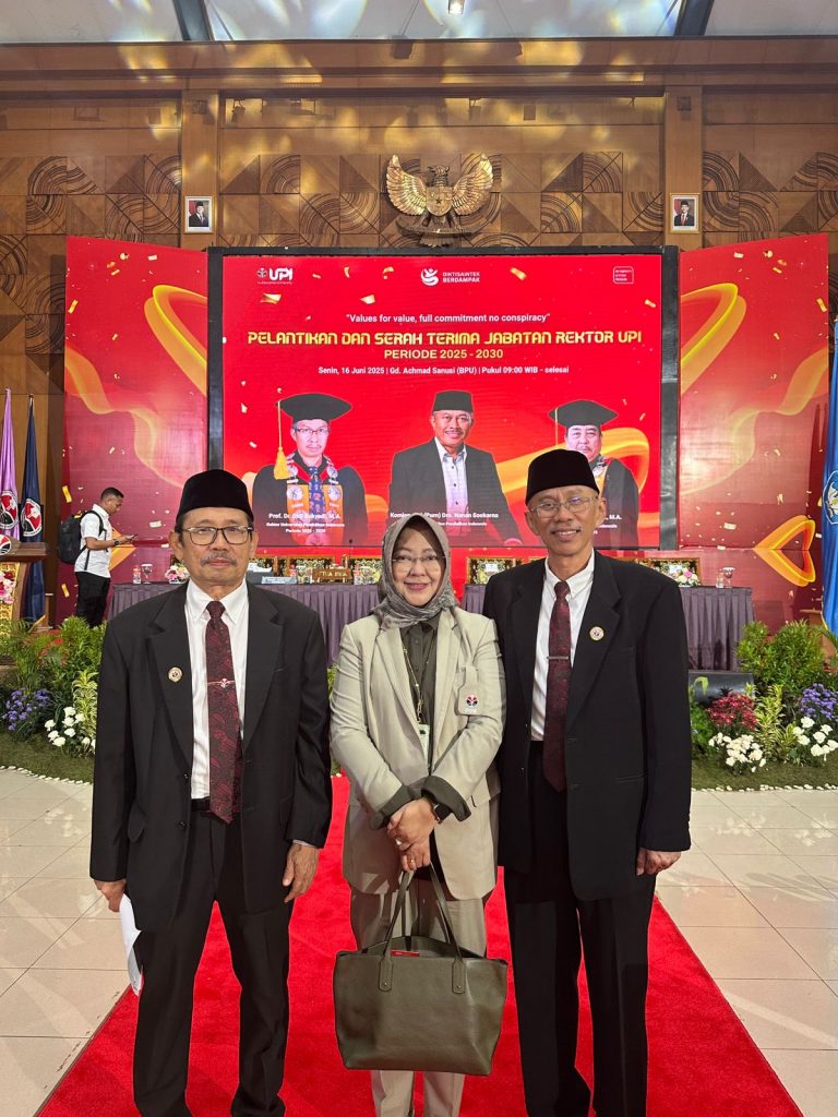 Civitas Akademika FPEB UPI Hadiri Pelantikan dan Komitmen Mendukung Penuh Kebijakan dań Program Rektor UPI Periode 2025-2030