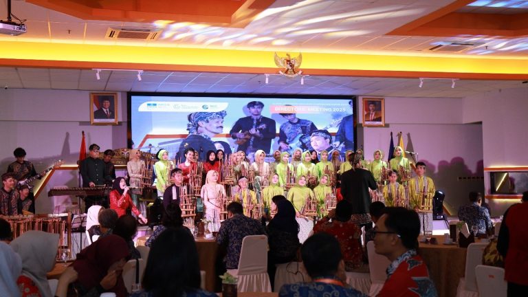 Batik dan Angklung Jadi Diplomasi Budaya UPI di Forum APCEIU UNESCO