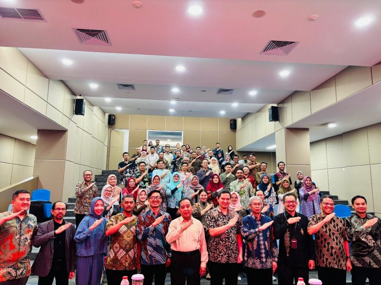 Rektor UPI M. Solehuddin Berikan Insentif kepada 33 Jurnal SINTA 1–3, didampingi Kantor Jurnal dan Publikasi (KJP) dan Directorate of International Affairs (DIA)
