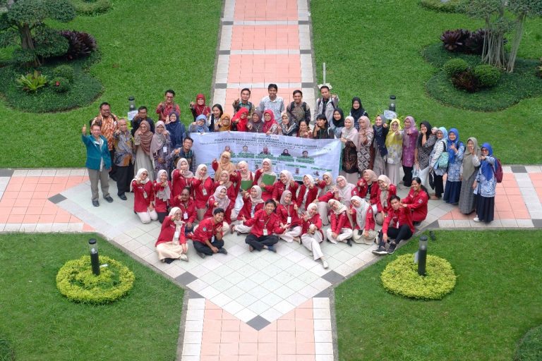 Campus Impact through P2M Activities for Lecturers and Students: Transformation of Biology Practicum to Improve Students’ Science Process Skills through Webinars and Technical Guidance on the Use of Local Materials