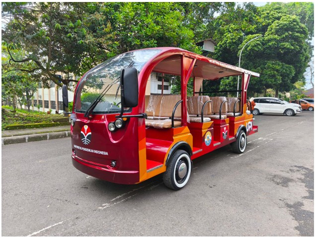 Shuttle Bus Listrik Ramah Lingkungan: Dari Bengkel ke Jalanan Kampus