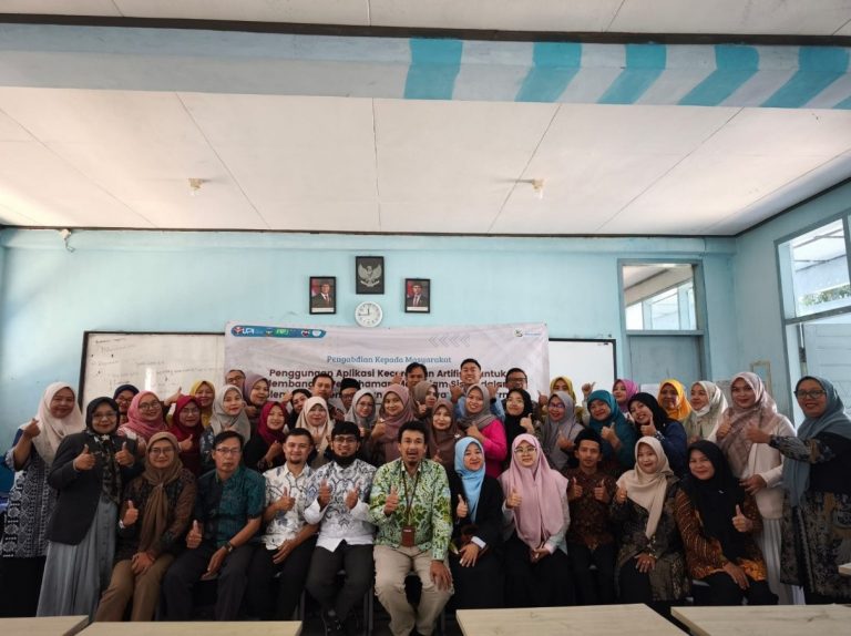Pemanfaatan AI untuk Pembelajaran Mendalam: Dosen dan Mahasiswa Program Studi Teknologi Pendidikan dan Pengembangan Kurikulum Latih Guru SMP di Garut