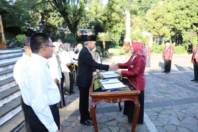 Guru Besar FPEB UPI Prof. Dr. Vanessa Gaffar, SE.,Ak.,MBA Dilantik Menjadi Wakil Rektor Bidang Pendidikan dan Penjaminan Mutu 2025–2030