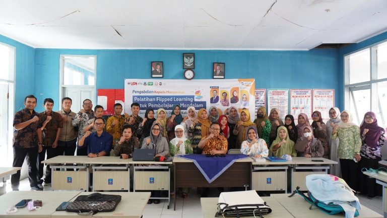 Penguatan Integrasi Teknologi dalam Pendidikan Melalui Pelatihan Desain Flipped Learning untuk Mendukung Pembelajaran Mendalam