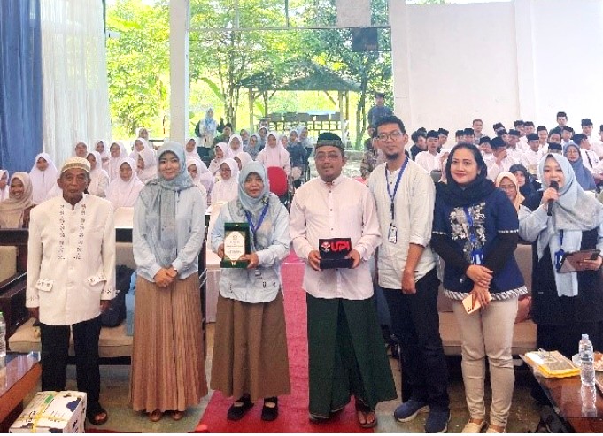 FK UPI dan FPBS UPI Tingkatkan Literasi Kesehatan Kulit di Pesantren melalui Kolaborasi Ilmiah