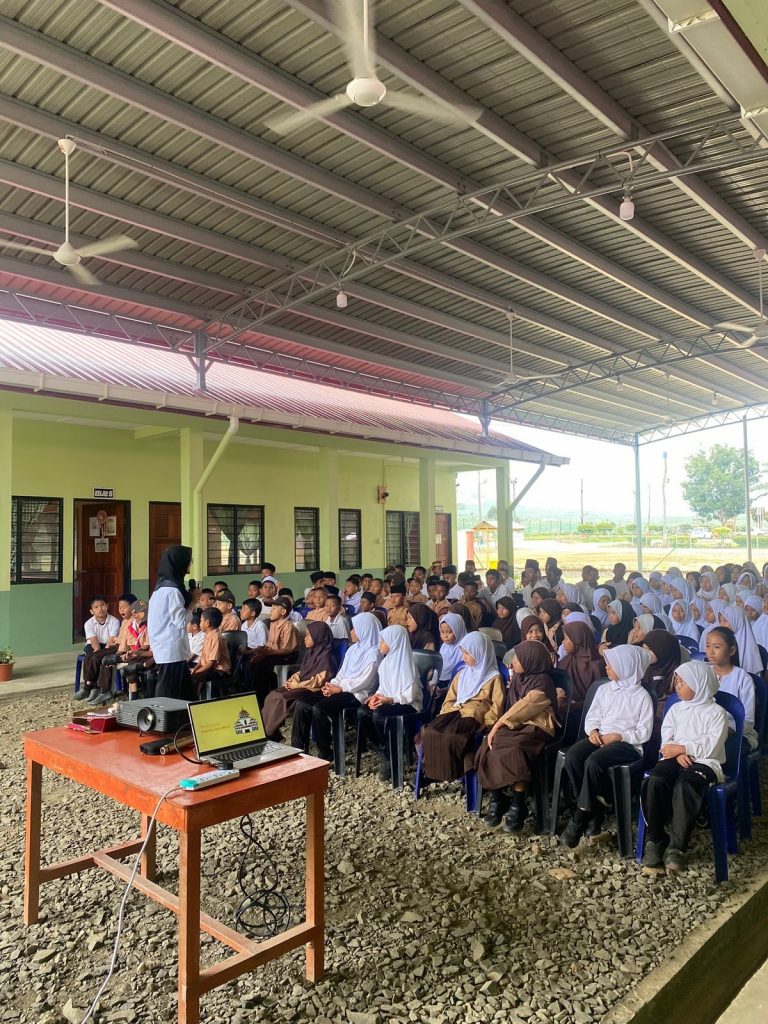 Menjadi Pembelajar di Tengah Perbatasan: Mahasiswa Penmas UPI Berbagi Pendidikan Bersama Anak Migran di Sabah