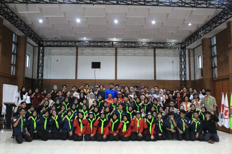 Satu Hati, Seribu Aksi: 7 Relawan Tangguh Resmi Dilantik, DIKLATSAR XL KSR PMI Unit UPI Resmi Ditutup