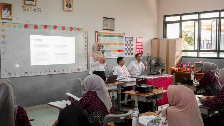 PkM Program Studi Manajemen FPEB UPI : Manajemen Berkelanjutan Usaha Kecil Melalui Manajemen Keuangan, Sertifikasi Halal dan Promosi Online