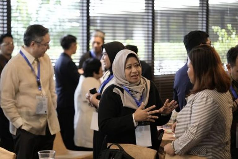 Dosen FPEB UPI Dr. Ayu Krishna Yuliawati, Fasilitator Forum Diskusi Tingkat ASEAN di Makati City Filipina