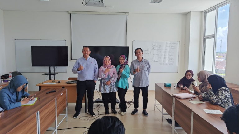 Tingkatkan Literasi Kritis di Era Digital, Program Studi Bahasa Inggris UPI Bekali Mahasiswa UMY Kemampuan Membaca Teks Multimoda