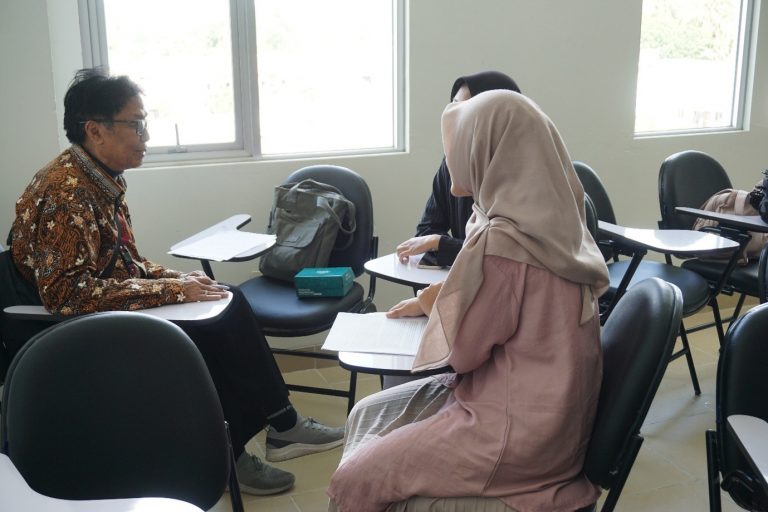 Sastra Jadi Medium Terapeutik, Prodi Bahasa dan Sastra Inggris UPI Gelar Lokakarya “Writing for Healing”