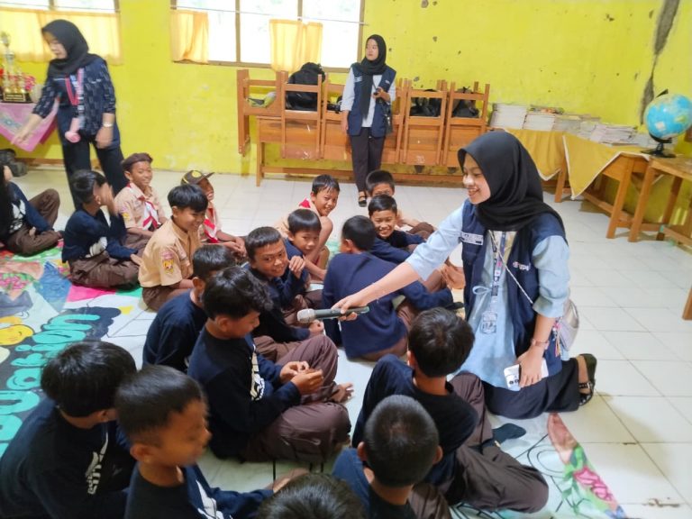 Mahasiswa UPI di Sumedang Edukasi Sarapan Bergizi di SDN Sirahcipelang