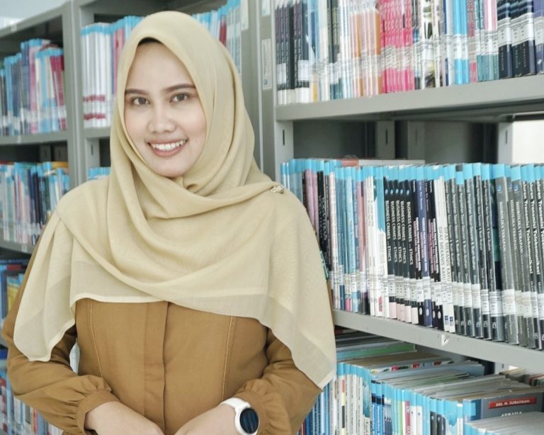 Tria Bella Adumawati, Fostering Literacy from Siak to the Nation