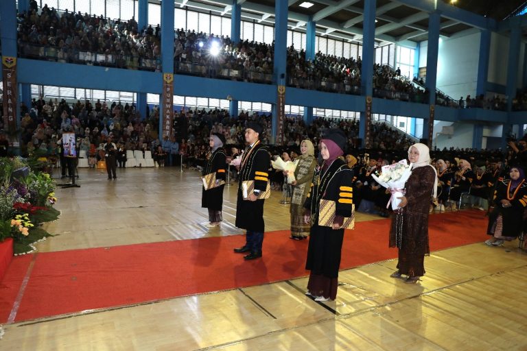 Lima Wisudawan Raih IPK Tertinggi di Wisuda Gelombang III UPI Tahun 2025