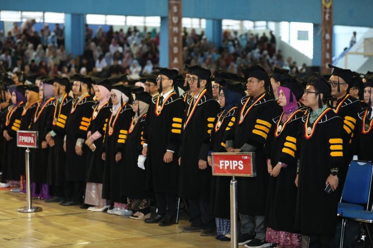 UPI Gelar Wisuda Gelombang III Tahun 2025: 2.330 Lulusan Ikuti Prosesi Hari Pertama