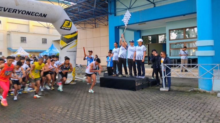 Rektor UPI membuka secara resmi IKOR-RUN 5K UPI 2025