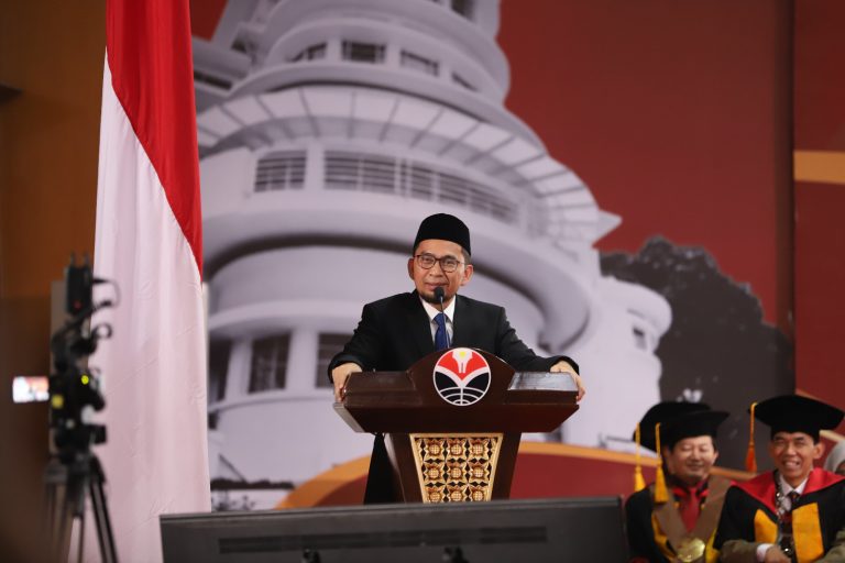 Ustaz Adi Hidayat di Dies Natalis ke-71 UPI: Pendidikan Harus Cerdaskan Akal dan Sucikan Hati