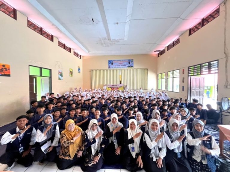 P2MB UPI dan SMPN 1 Buahdua Ajak Siswa Kelas IX Cegah Pernikahan Dini